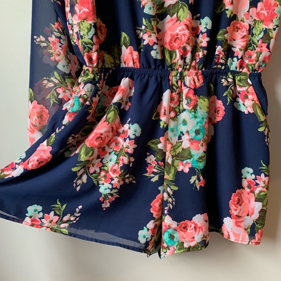 Women’s Floral Romper/Jumpsuit - Picture 3 of 6